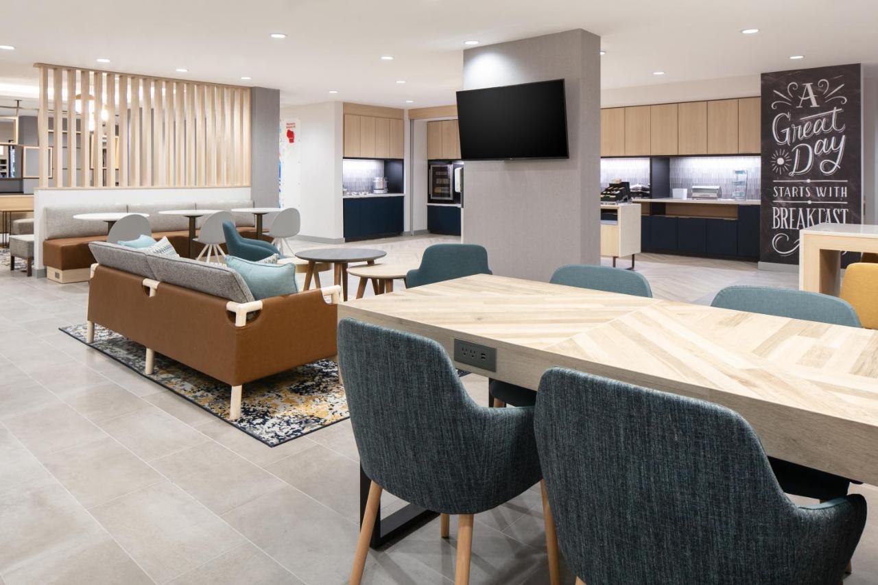 Towneplace Suites By Marriott Ошкош Екстериор снимка
