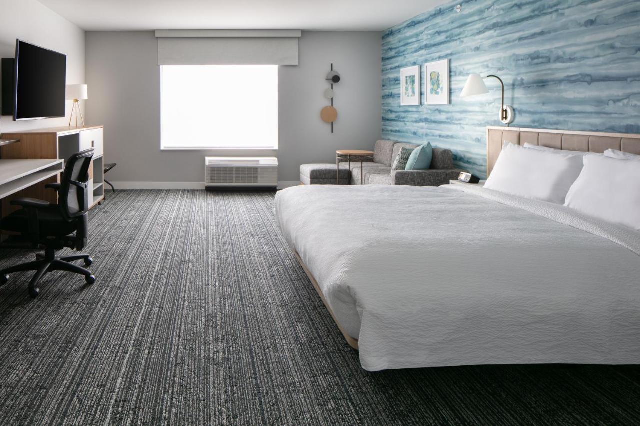 Towneplace Suites By Marriott Ошкош Екстериор снимка