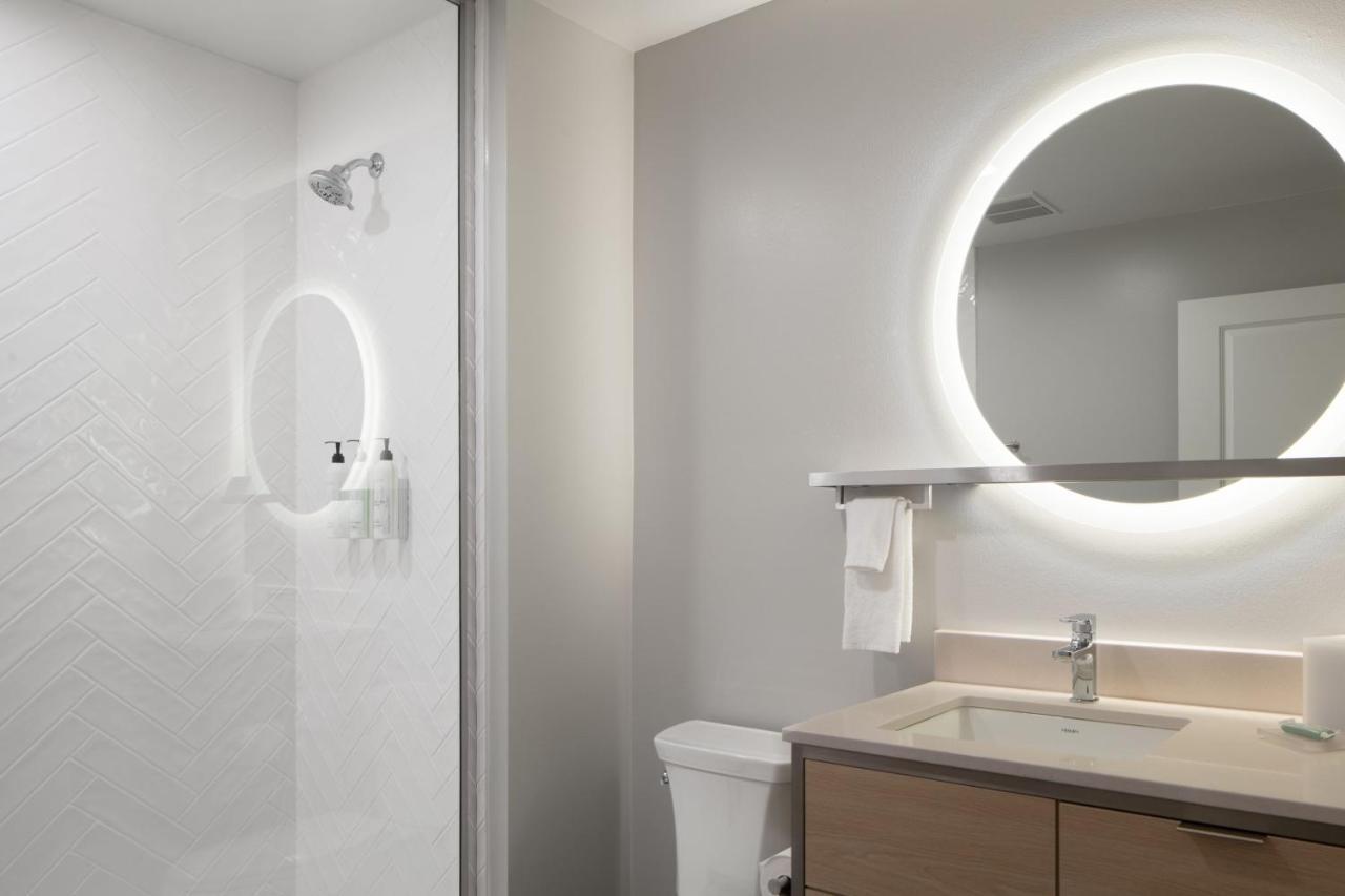 Towneplace Suites By Marriott Ошкош Екстериор снимка