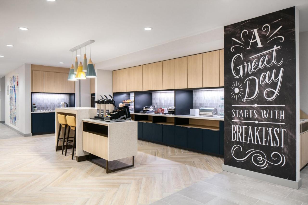 Towneplace Suites By Marriott Ошкош Екстериор снимка